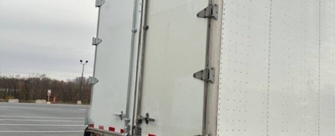 2013 53′ x 102″ Utility – Dry Van