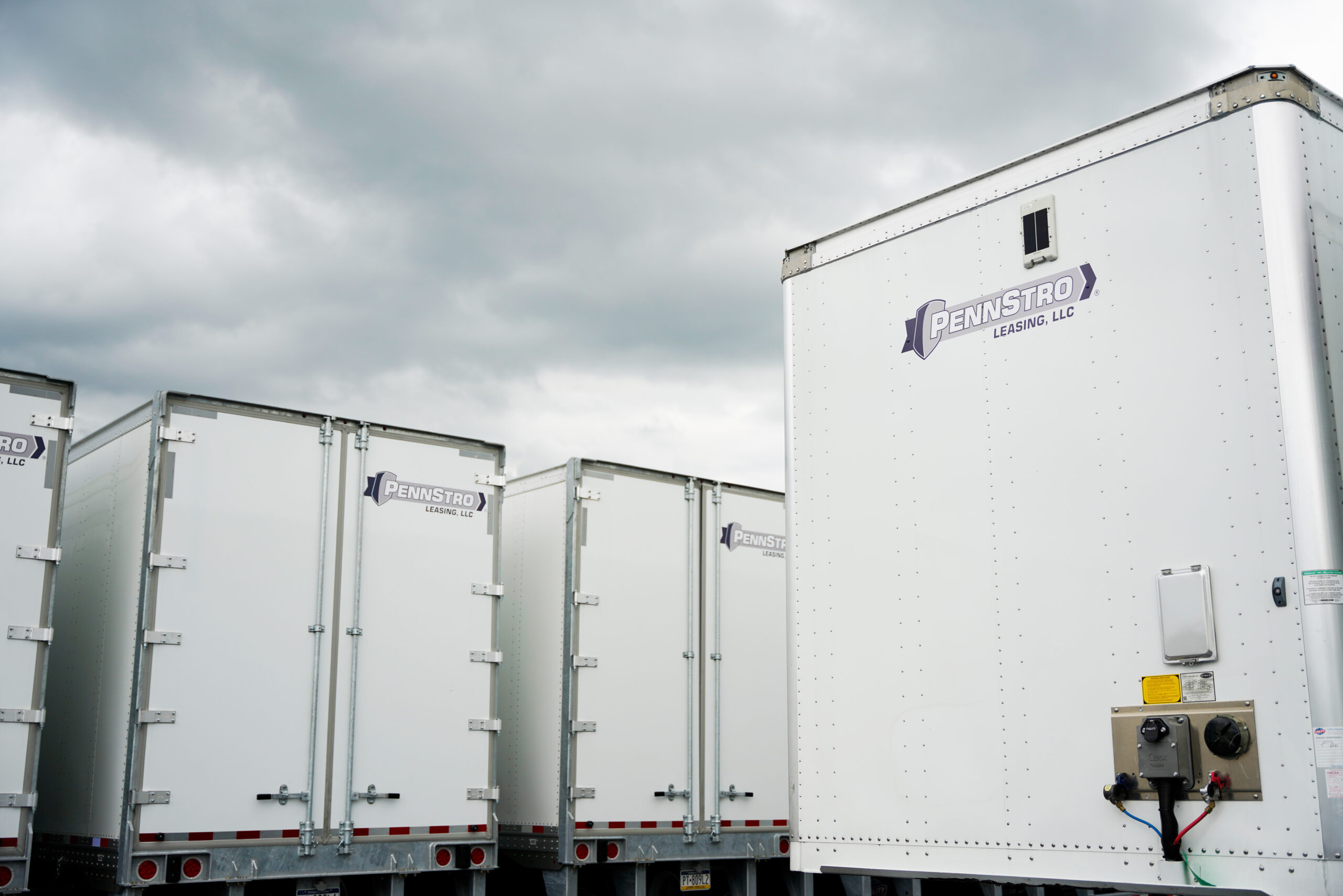 PennStro Leasing swing door dry van trailers